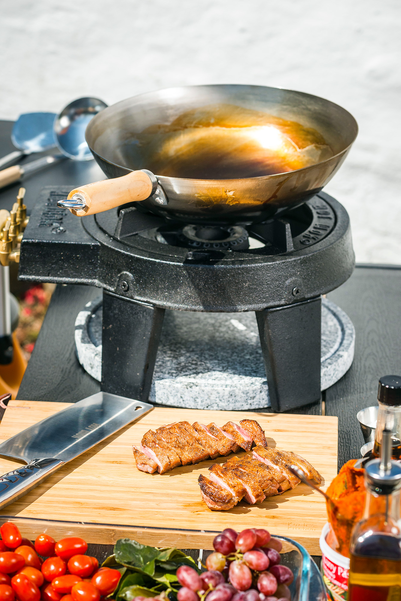 Which is better? Cast Iron Wok vs Carbon Steel Wok Tales from the Chef