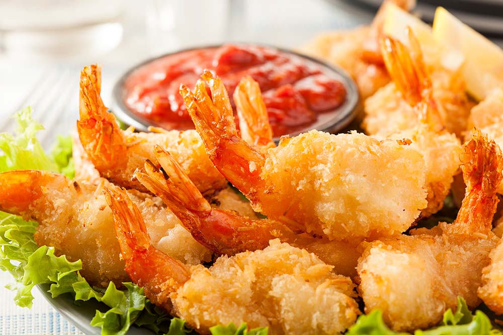 Deep fried crunchy shrimp with cocktail sauce