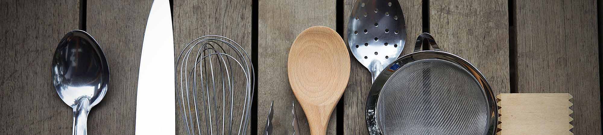 Several metal and wooden kitchen utensils which is the best material header image